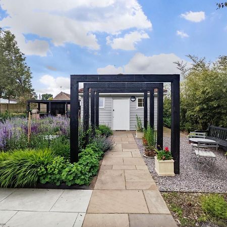Little Maplewood, Tangmere Bagian luar foto