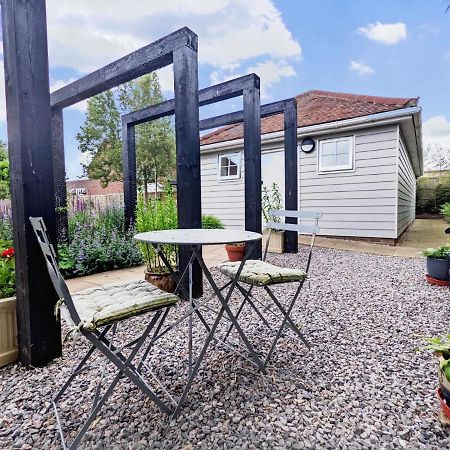 Little Maplewood, Tangmere Bagian luar foto