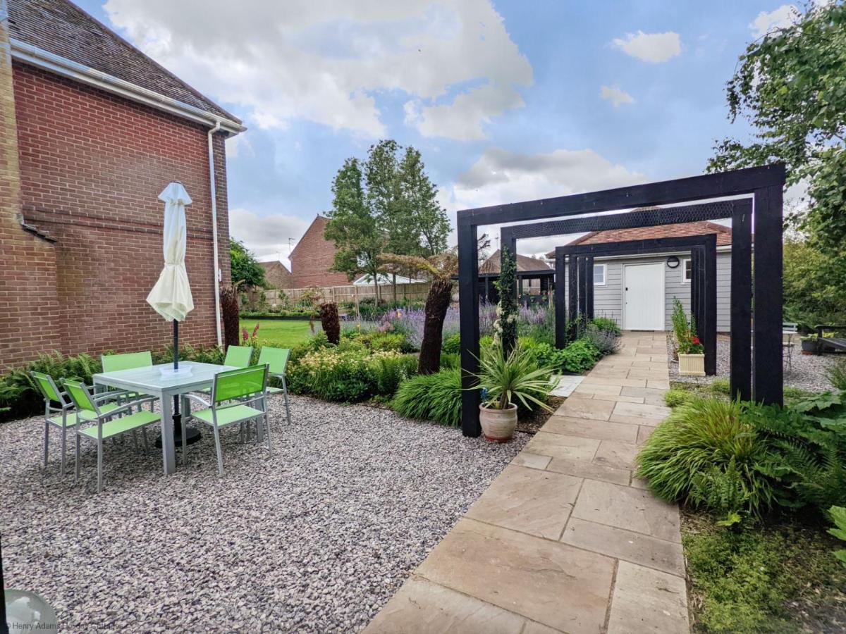 Little Maplewood, Tangmere Bagian luar foto
