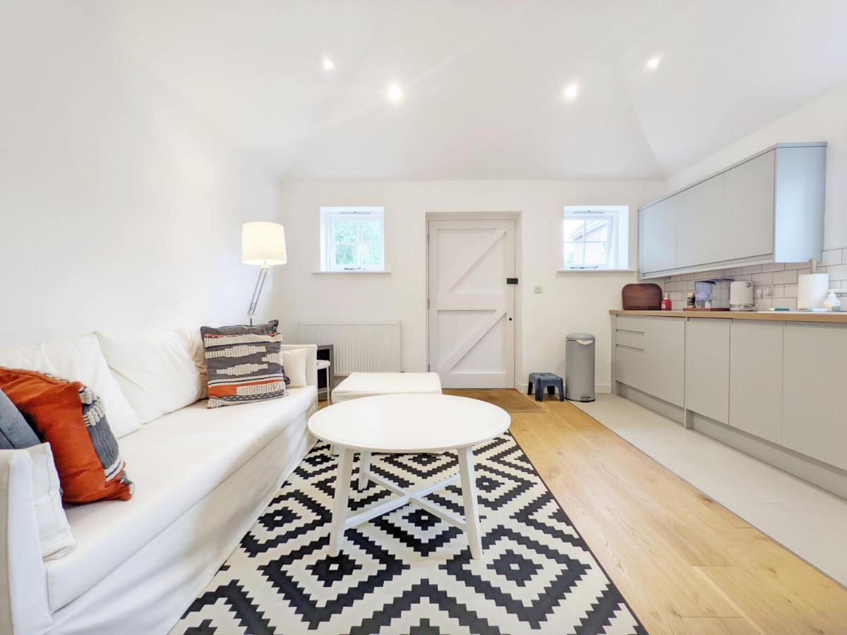 Little Maplewood, Tangmere Bagian luar foto