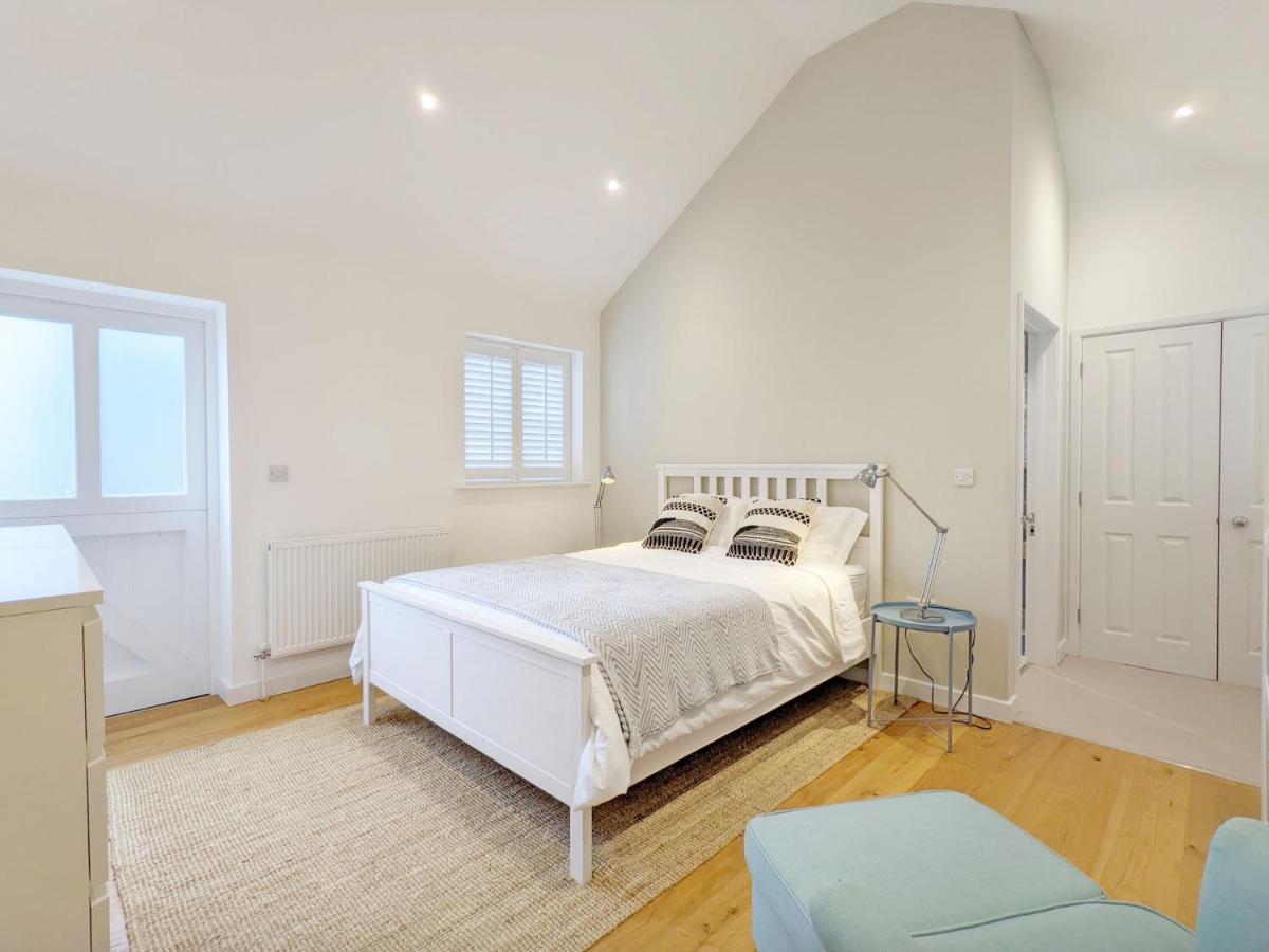 Little Maplewood, Tangmere Bagian luar foto