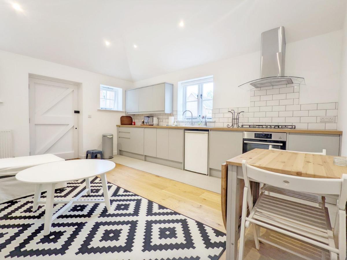 Little Maplewood, Tangmere Bagian luar foto